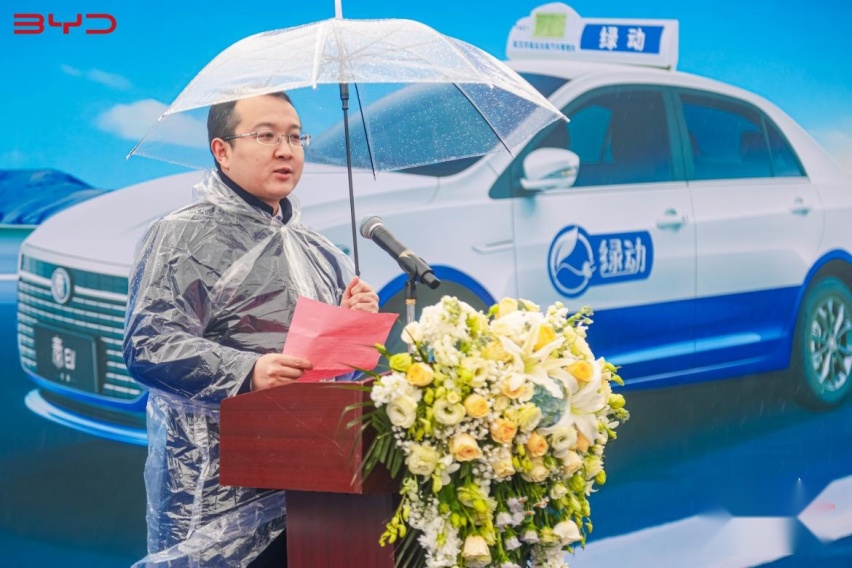 武汉首批比亚迪刀片电池版新能源出租车正式运营