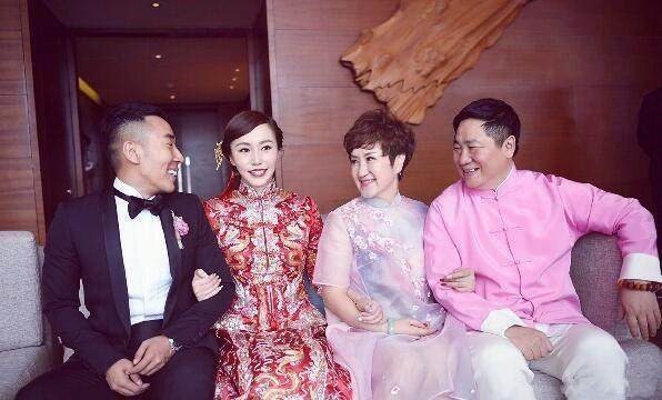 但也是一位富豪了,而刘大脑袋的女儿刘笑歌结婚了,婚礼现场定在了浪漫