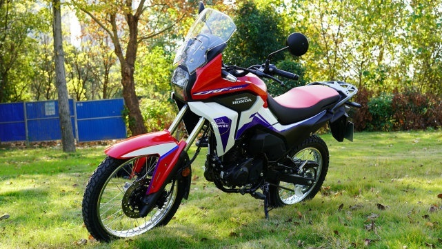 外观很野性 动力太平庸 新大洲本田crf190l到店实拍