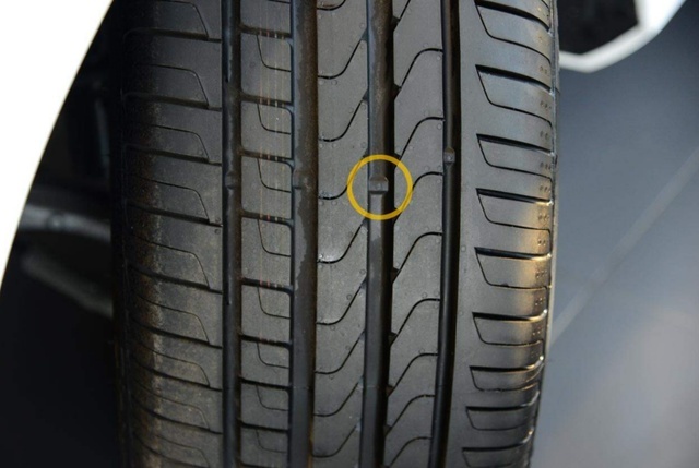 所以轮胎厂家出厂都会带有twi(tire wear indicator)轮胎磨损极限标识