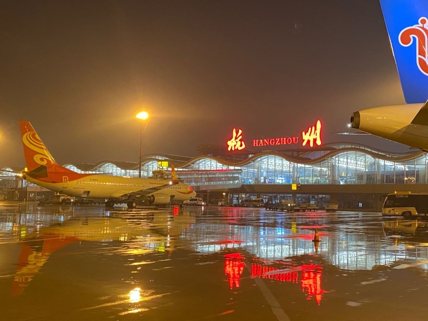 杭州萧山机场停车场收费标准地下停车场:15分钟内免费,每小时收费10元