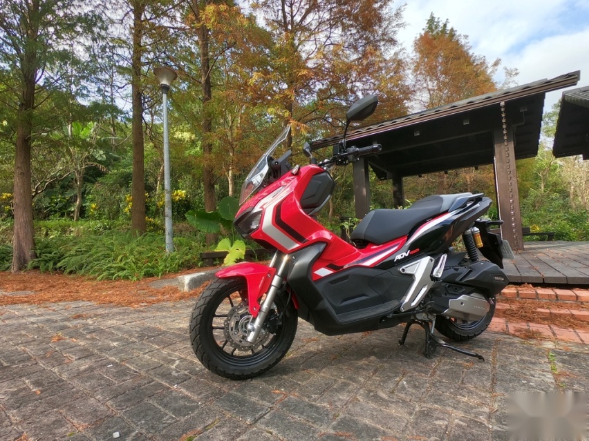 全方位的跨界踏板摩托本田adv150试驾测评