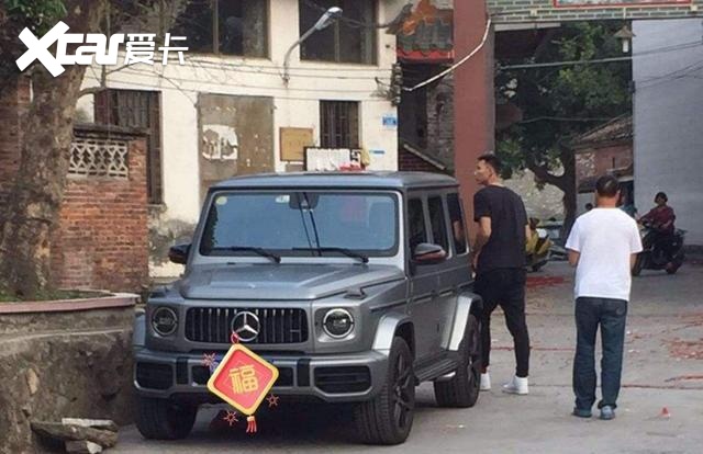 看看易建联座驾,都有哪些豪车?还是奔驰大g才配得上他的大长腿