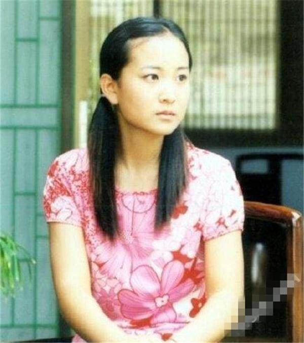 称为了小品演员从而走红,值得一提的是贾玲其实原来很瘦还是个美女