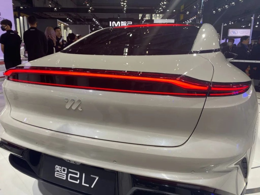 智己汽车于上海车展正式公布智己l7"天使轮版"预售价