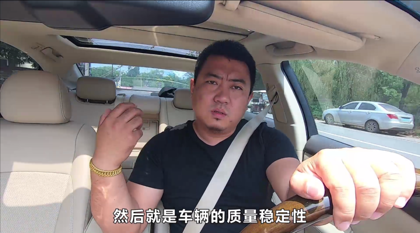 大飞试驾雷克萨斯es240,它和凯美瑞有什么差别?听老司机聊聊