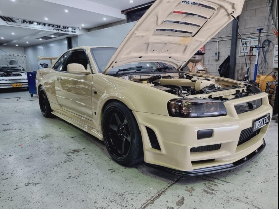 日产天际线gtr r34成为1166匹马力的"沙漠王子"