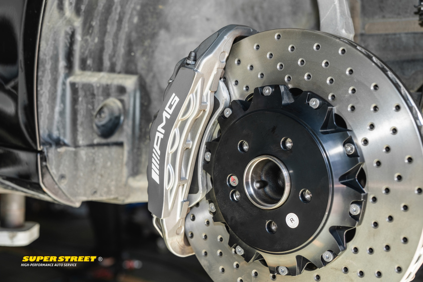 奔驰e级更换brembo hp2000刹车片czv打孔刹车盘
