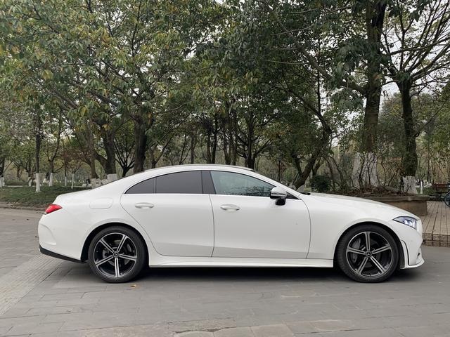 评测奔驰cls3504matic80万买台四缸的四门轿