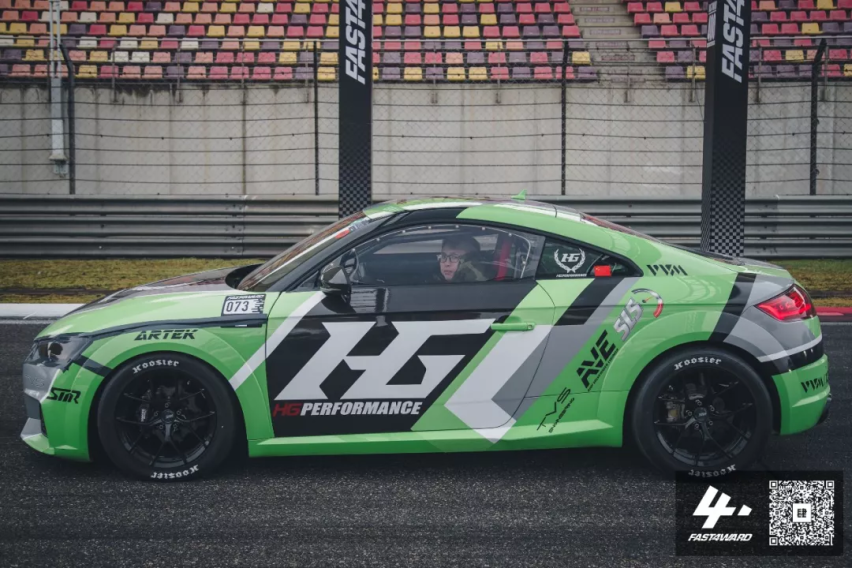 从2019赛季珠海揭幕战开始,来自hg-performance中国的车手杰爷,便一路