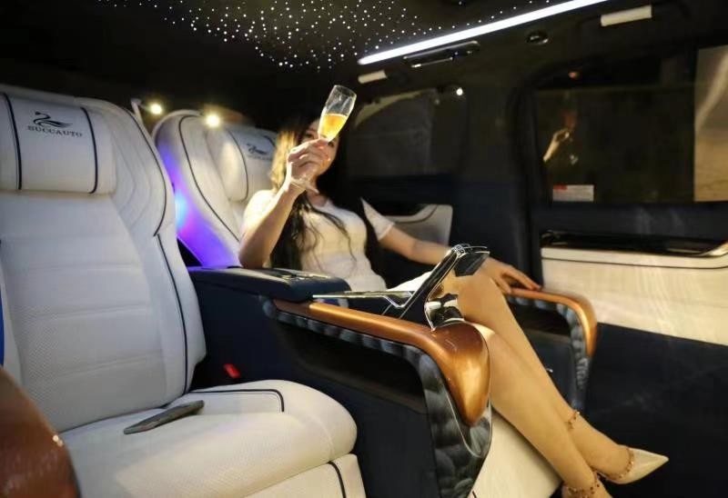 明星座驾丰田埃尔法蒙娜丽莎,保姆车
