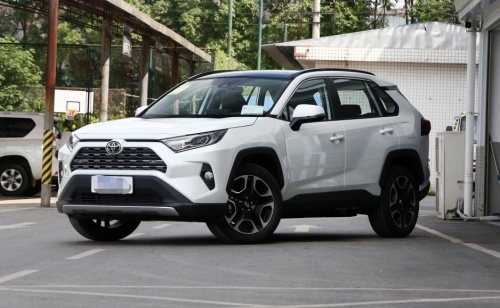 一汽丰田rav4荣放空间大,油耗低至5.8l,家用选它就对了!