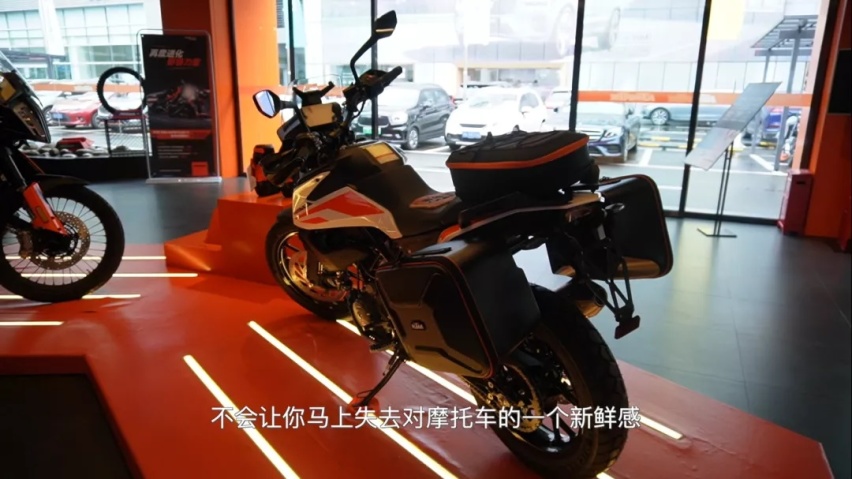 我们又双叒叕提车了,这次是台ktm 250 duke摩托