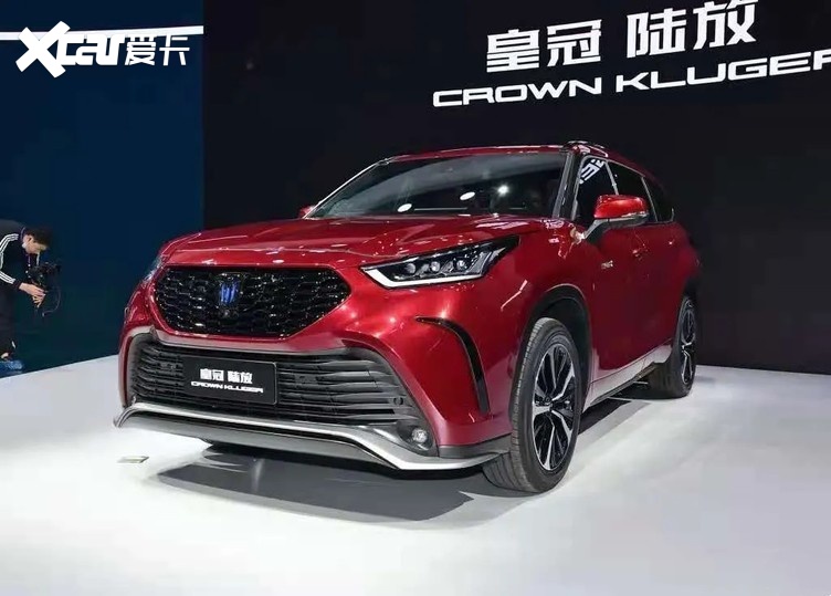 一汽丰田皇冠陆放    厂商指导价     27.58万起询底价