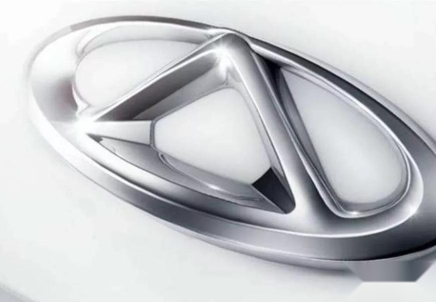 奇瑞车标主色调银色代表着质感,科技和未来,中间的钻石形状则代表了