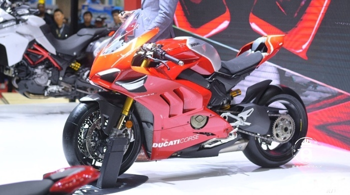 本田cbr1000rrrsp对比杜卡迪panigalev4