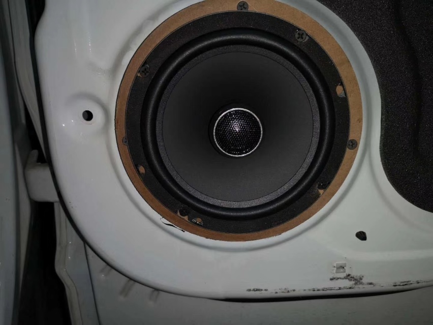 邹城77华晨中华汽车音响改装惠威c1600 c1600c