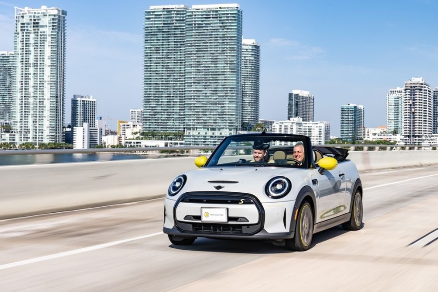 英伦小敞篷mini cooper se纯电概念车发布,7.7s破百