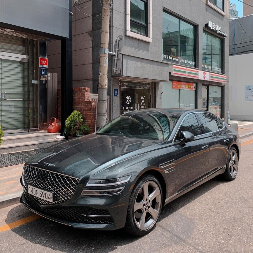 全新捷尼赛思g80实车简洁的大气风格