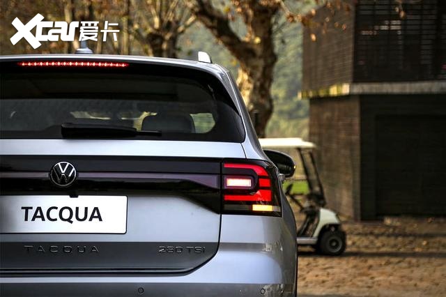 即便是一辆小型suv,尾部中间也加上了"tacqua"字母logo,显得特别个性