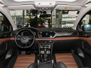 2019款330TSI 四驱旗舰版 内饰全景