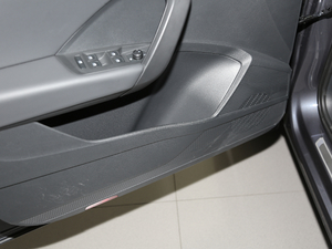 2019款280TSI R-Line 前门储物空间