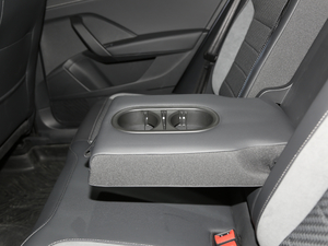 2019款280TSI R-Line 后排中央扶手