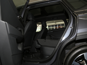 2019款280TSI R-Line 后排座椅放倒