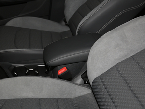 2019款280TSI R-Line 中央扶手箱