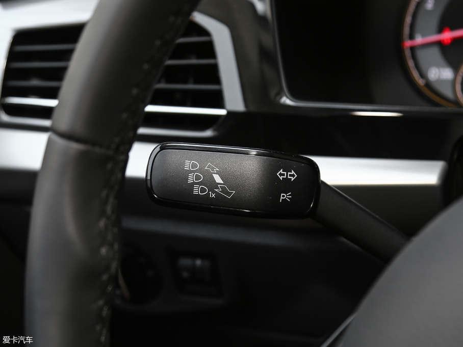 2018݃Ɏ 280TSI DSGA V