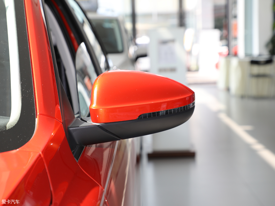 2018݃Ɏ 200TSI DSGm V