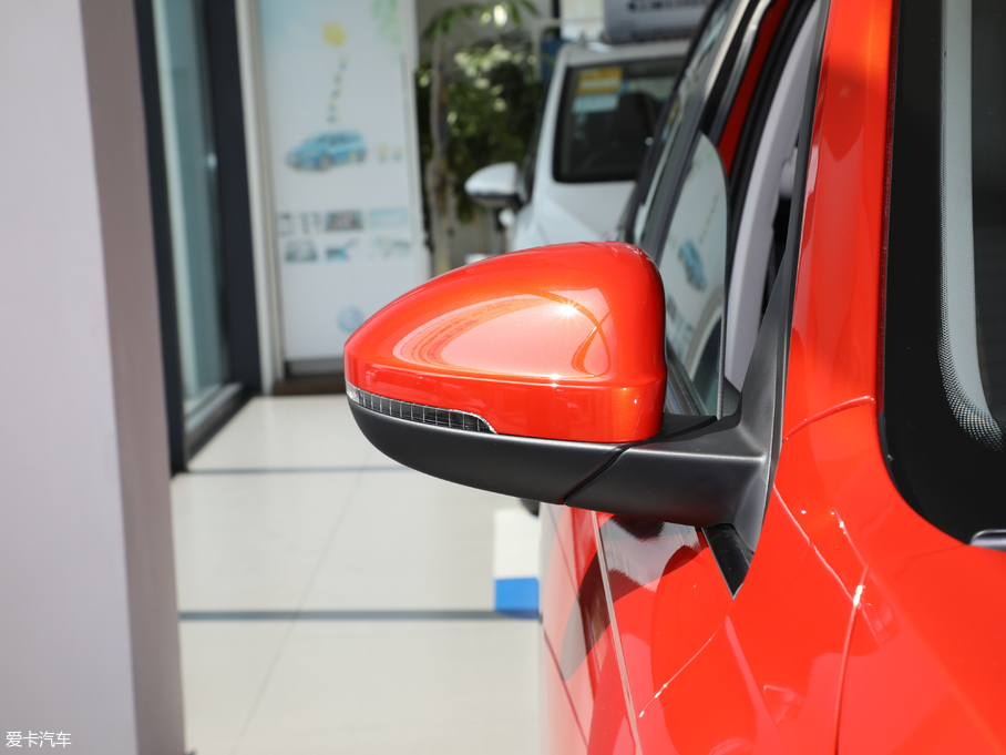 2018݃Ɏ 200TSI DSGm (gu)V