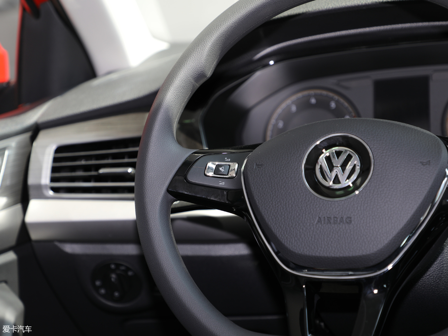 2018݃Ɏ 200TSI DSGm (gu)V