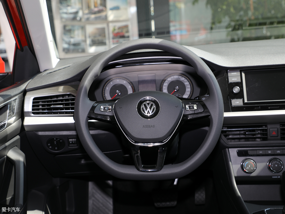 2018݃Ɏ 200TSI DSGm (gu)V