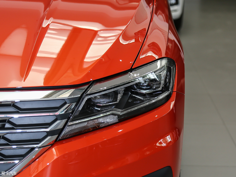 2018݃Ɏ 200TSI DSGm V