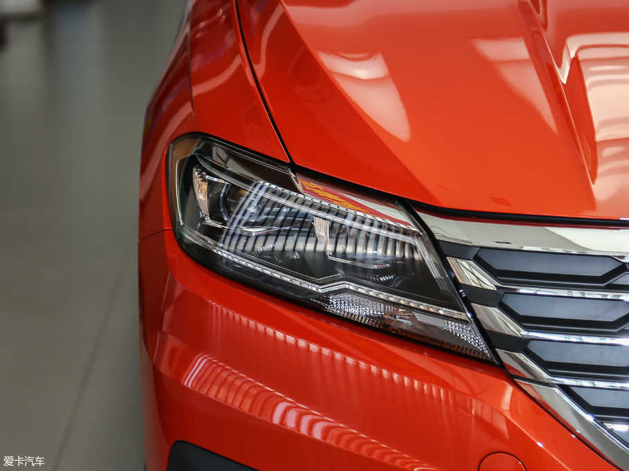 2018݃Ɏ 200TSI DSGm (gu)V