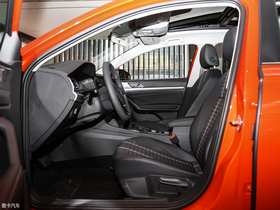 2018݃Ɏ 200TSI DSGm V