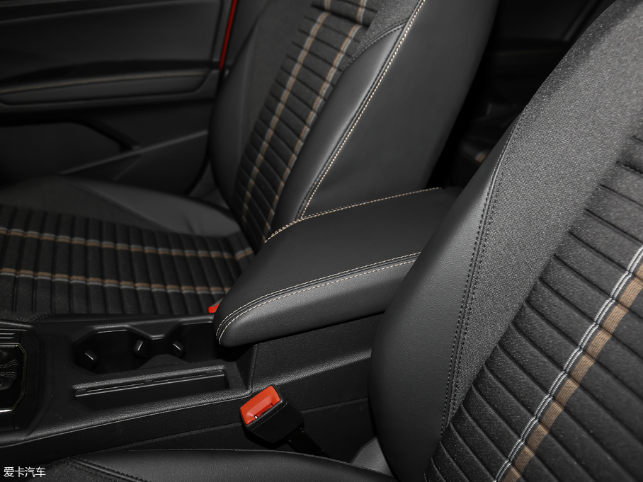 2018݃Ɏ 200TSI DSGm V