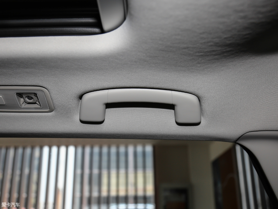 2018݃Ɏ 200TSI DSGm V