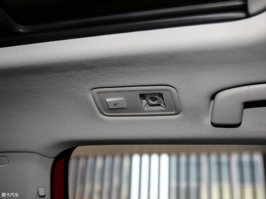 2018݃Ɏ 200TSI DSGm V