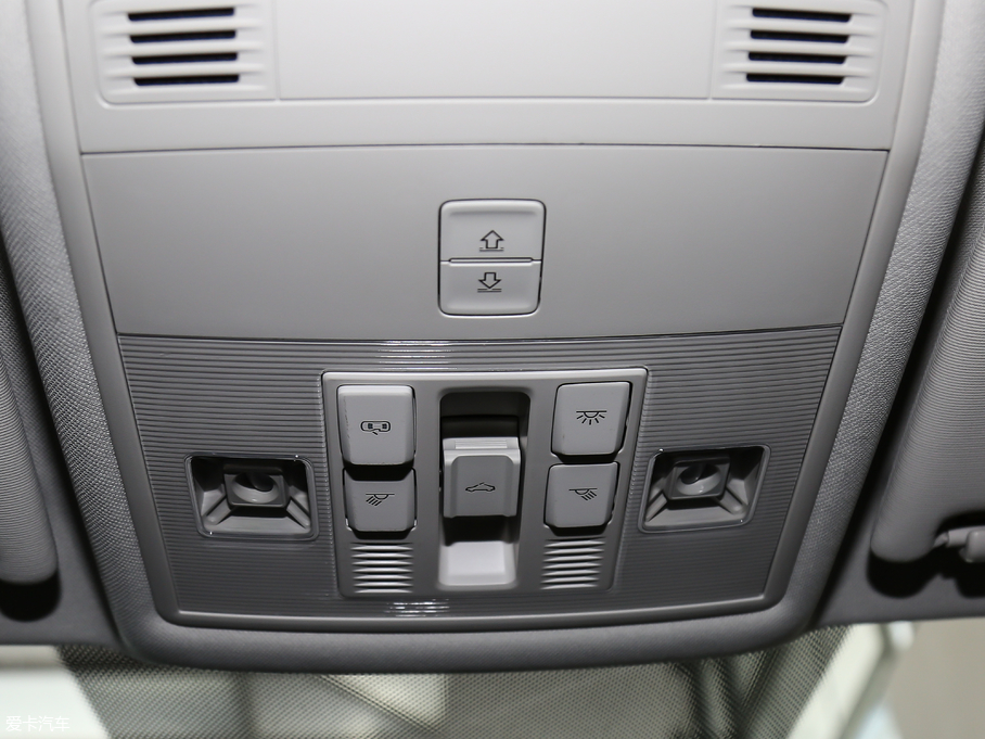 2018݃Ɏ 200TSI DSGm V