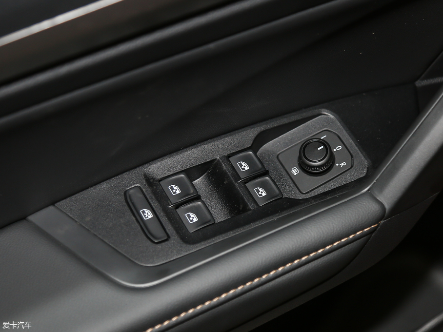 2018݃Ɏ 200TSI DSGm V