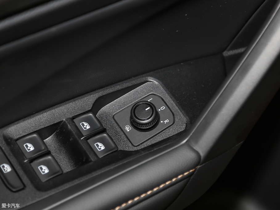 2018݃Ɏ 200TSI DSGm V