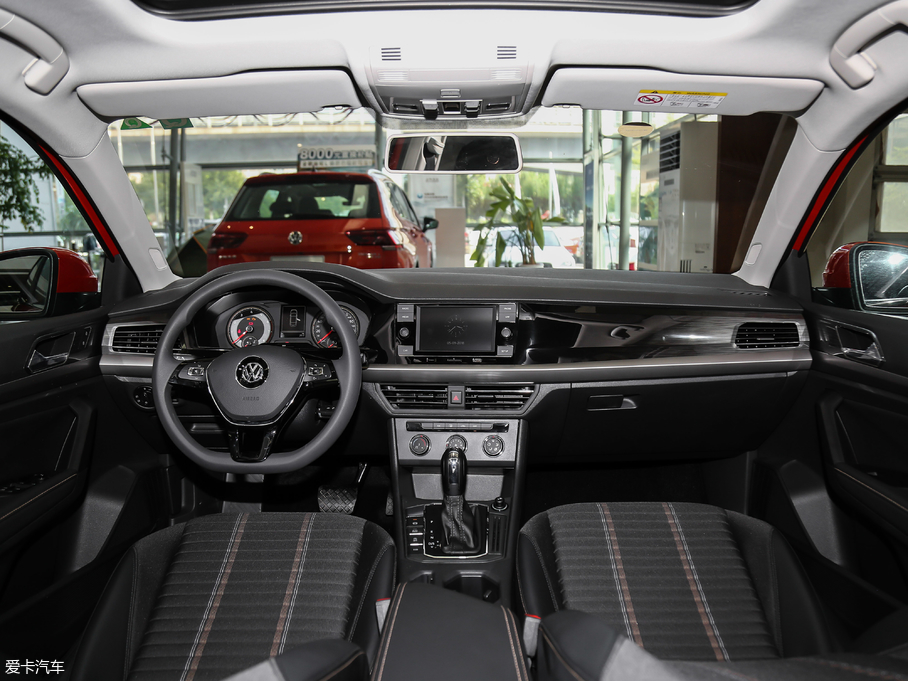 2018݃Ɏ 200TSI DSGm V