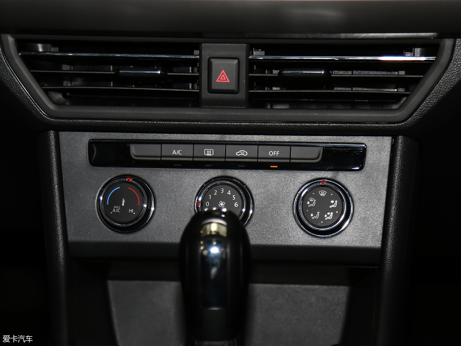 2018݃Ɏ 200TSI DSGm V