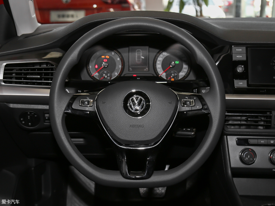 2018݃Ɏ 200TSI DSGm V