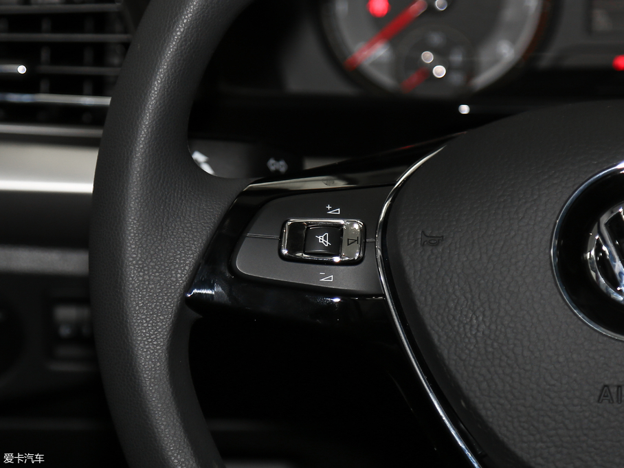 2018݃Ɏ 200TSI DSGm (gu)V