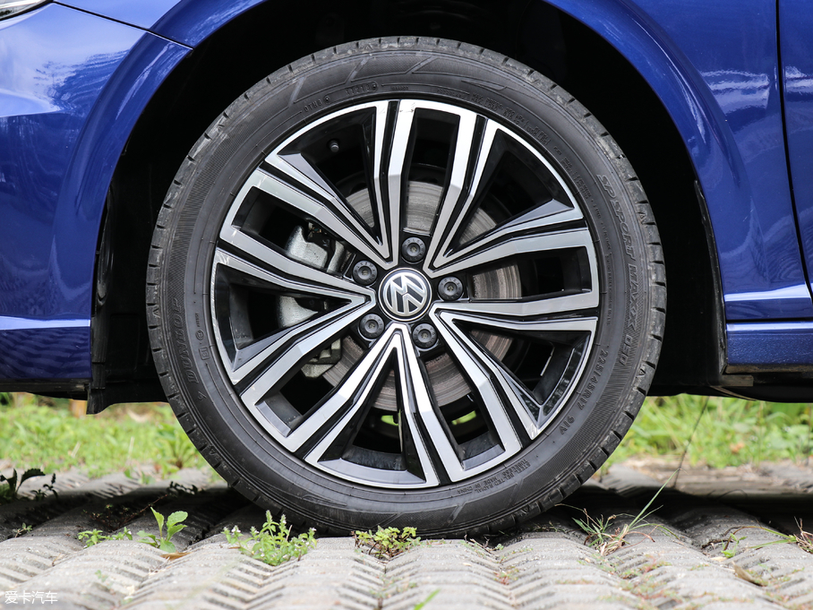 2018݃Ɏ 280TSI DSGA V