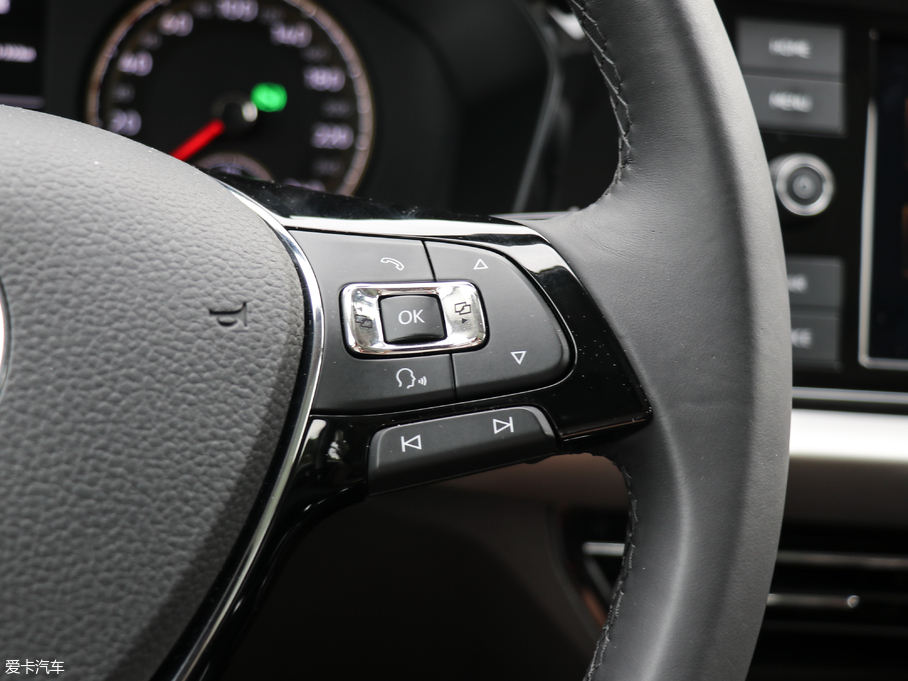 2018݃Ɏ 280TSI DSGA V