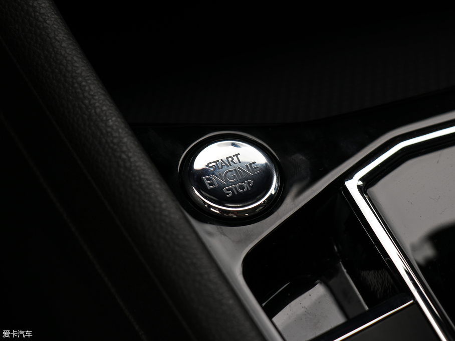 2018݃Ɏ 280TSI DSGA V